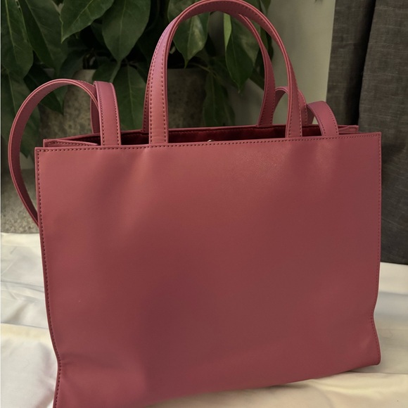 NEW Telfar Corned Beef Medium Bag - Picture 3 of 3